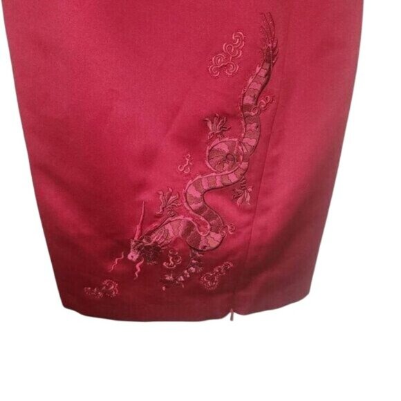 Maggy London Beaded Dragon Cocktail Dress with Leg Slit in Ruby Red Size 4 - Picture 3 of 6